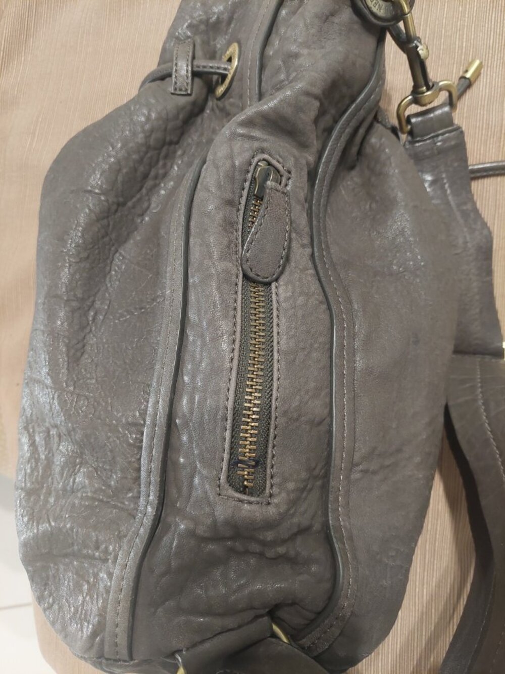 All You Need Comes With Me Genuine Leather Crossbody Shoulder Bag Gray Large - Picture 3 of 8
